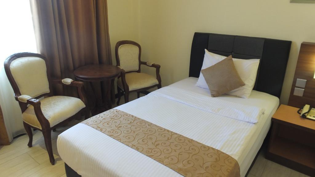 Jepara Indah Hotel Esterno foto