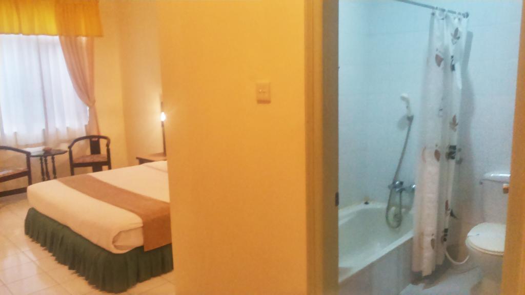 Jepara Indah Hotel Esterno foto