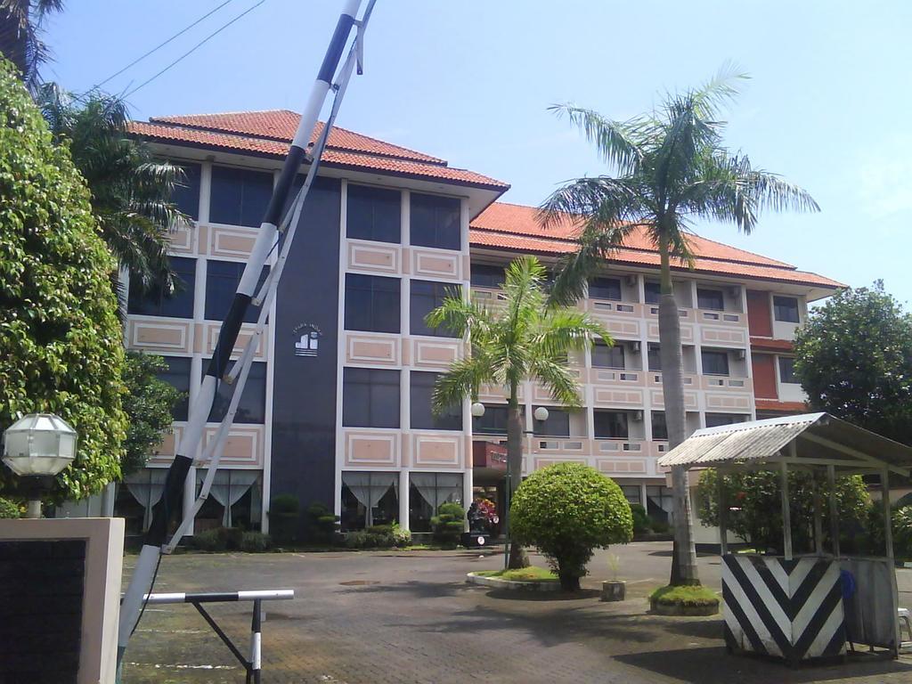 Jepara Indah Hotel Esterno foto