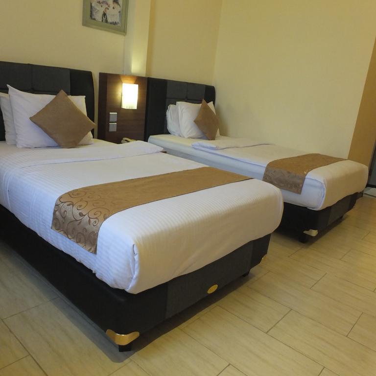 Jepara Indah Hotel Esterno foto